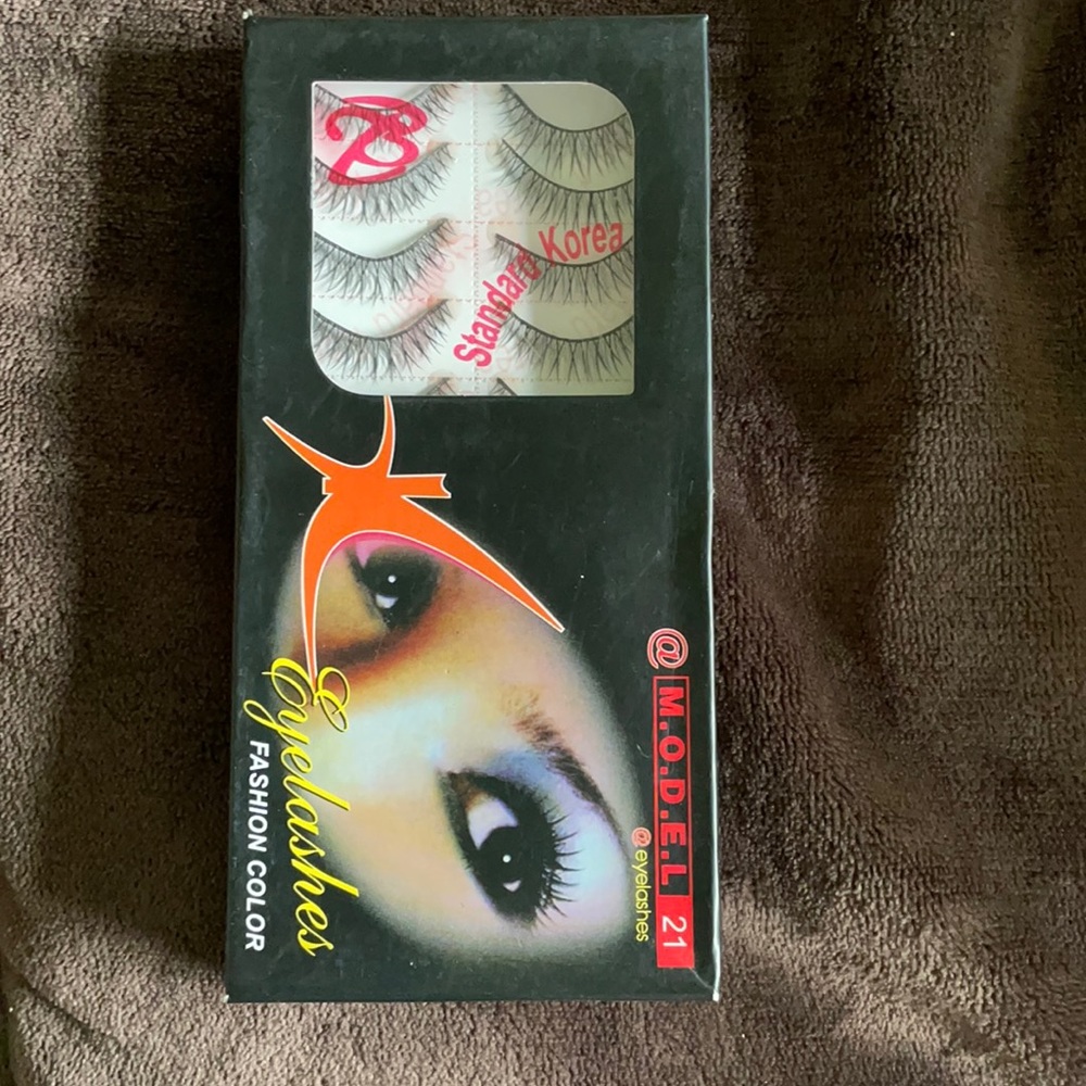 model 21 false lashes